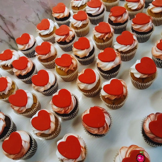 Valentines Day Cupcakes with A Fondant Heart