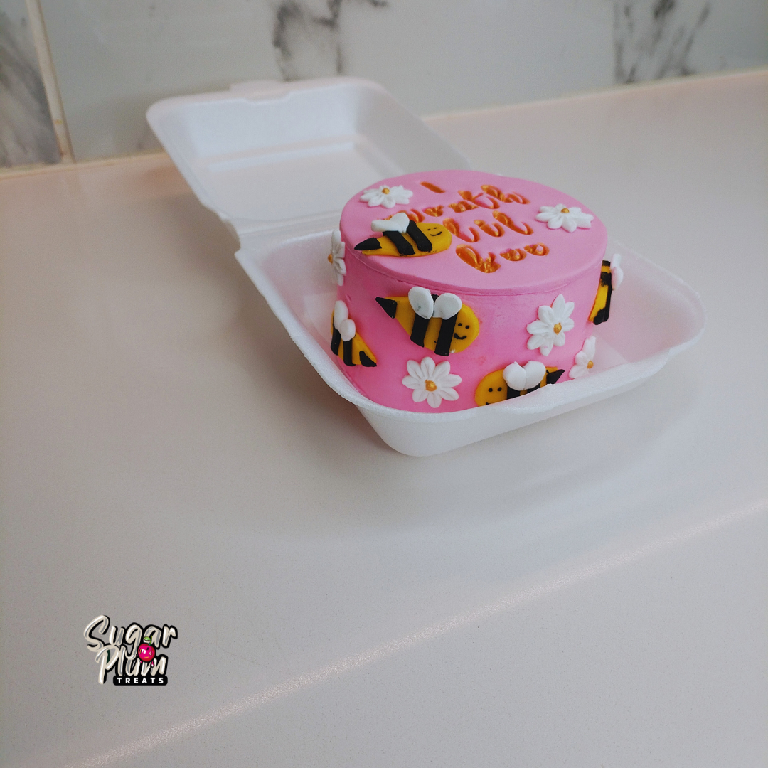 Bumble Bee & Daisies Lunchbox Cake