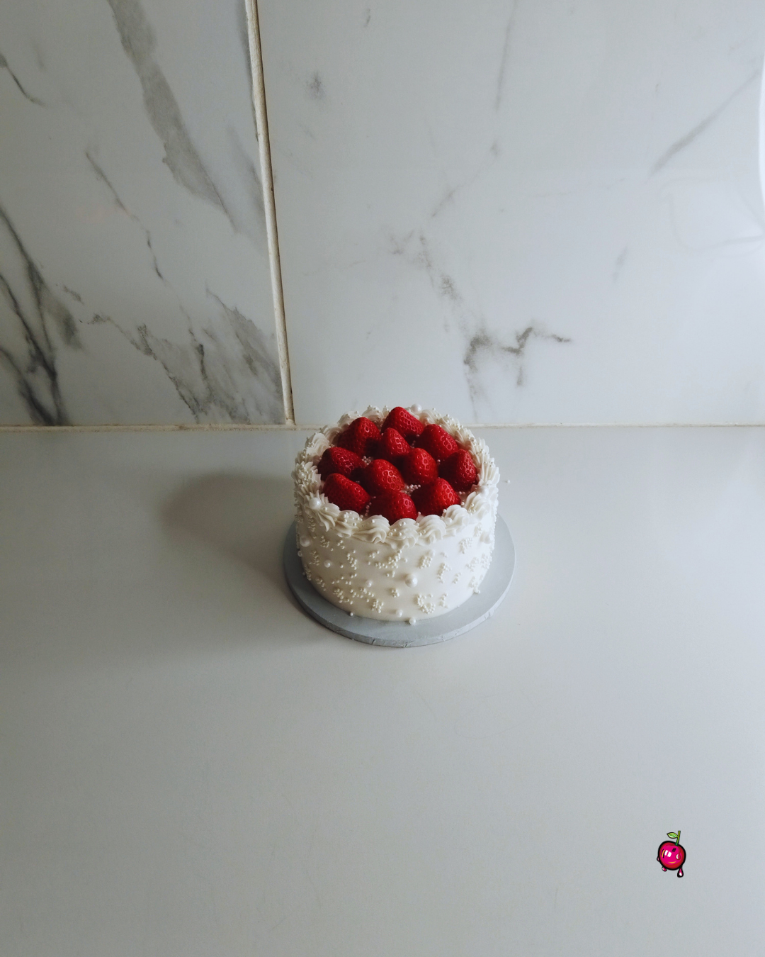 Strawberries & Pearls Bento Cake