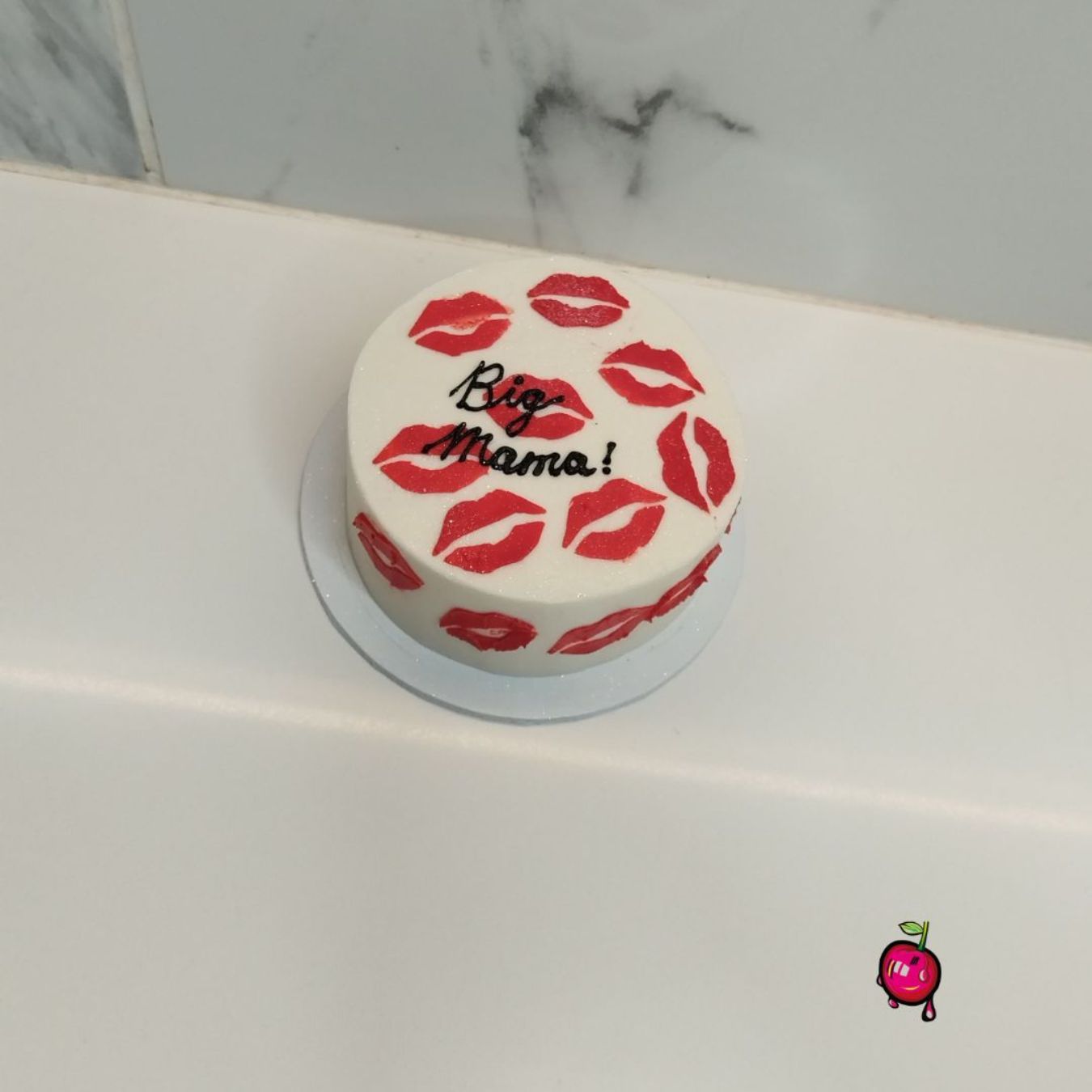 Big Mama With Kisses Bento Cake