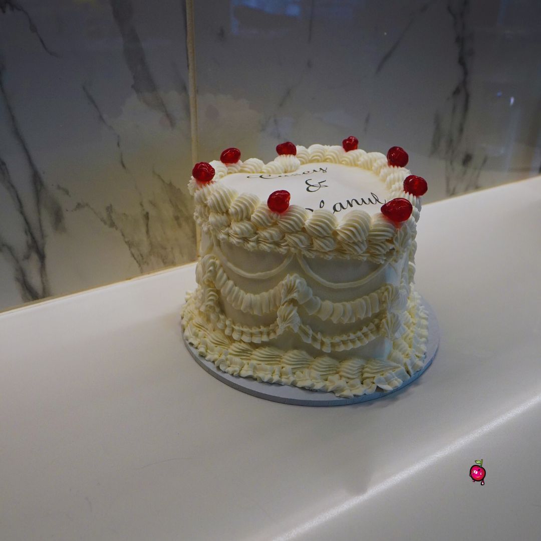 Anniversary Vintage Heart Cake