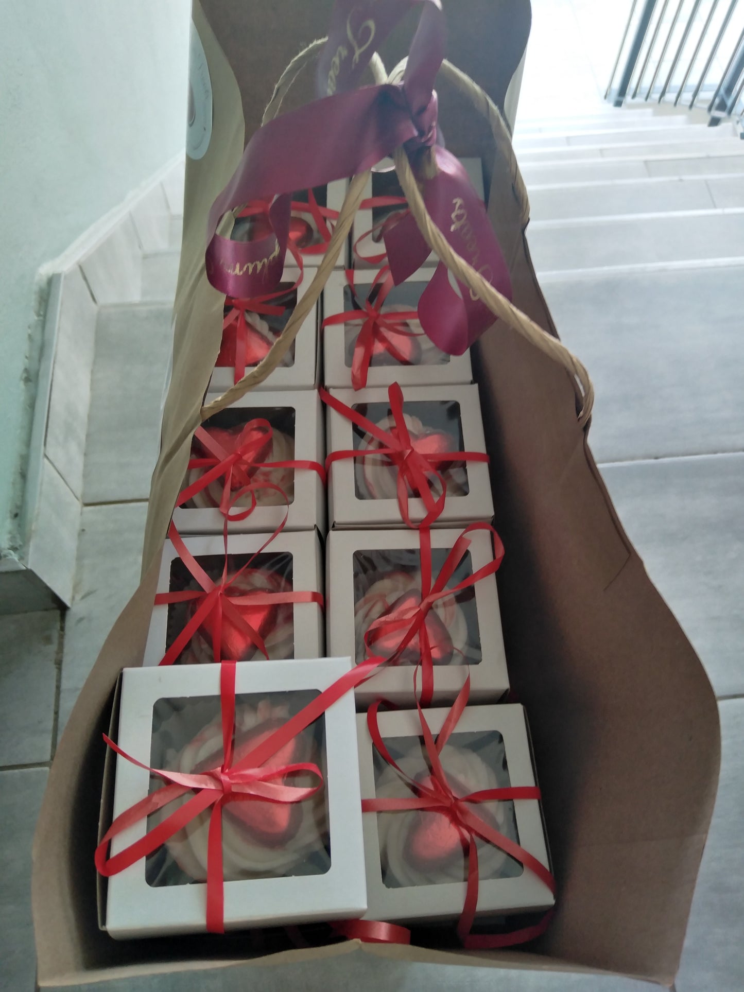 Valentines Day Cupcakes with A Fondant Heart